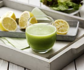 Refreshing cucumber and pear juice