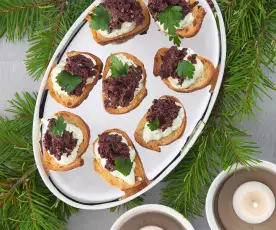 Herbed Goat Cheese Crostini with Tapenade