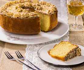 Chiffon cake alle nocciole con glassa al cioccolato al latte