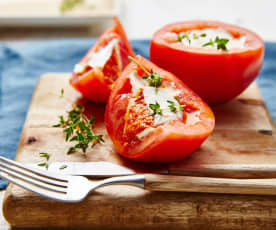 Tomates farcies à la pannacotta au parmesan, cœur coulant poivron et framboise
