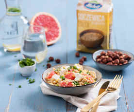 Sałatka z żółtej soczewicy z fetą, orzechami laskowymi i grejpfrutem