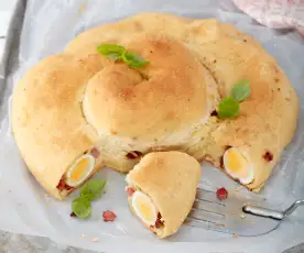 Brotkranz mit Eiern