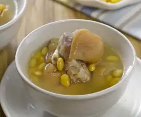 黃豆花生豬蹄湯