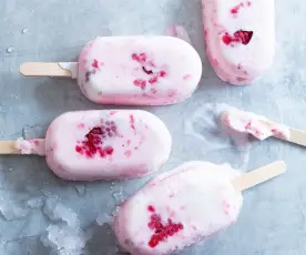 Bâtonnets glacés yaourt-framboise