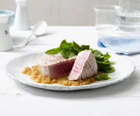 Thunfischsteaks mit cremiger Zwiebelsauce
