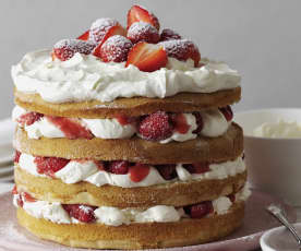 Layer cake de nata y frutos rojos