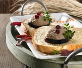 Geflügelleber-Mousse zu Brioche