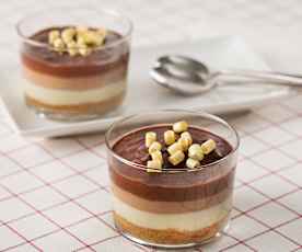 Tarta a los tres chocolates en vaso