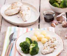 Kurczak w musztardzie i syropie klonowym z brokułami na parze