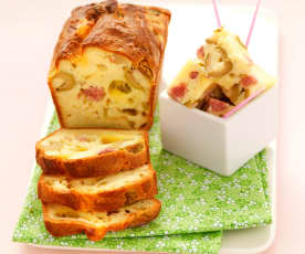 Cake salado con aceitunas, queso y jamón (sin gluten)