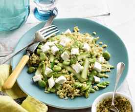 Salade de blé printanière au chèvre et au pesto