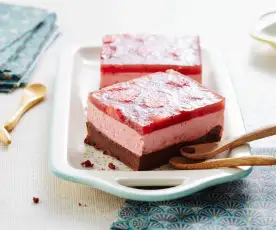 Cheesecake aux fraises sur fondant chocolat