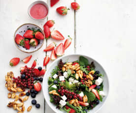 Salada de espinafres e frutos do bosque com vinagreta de framboesa