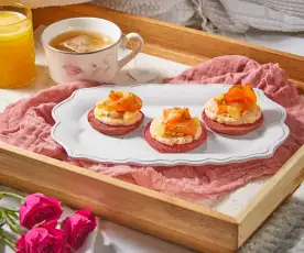 Desayuno en cama: Blinis de betabel con salmón