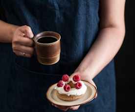 Donaty z mąki gryczanej z kremem waniliowym