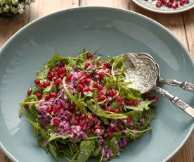 Σαλάτα με κόκκινο λάχανο και ρόδι