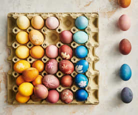 Natürlich gefärbte Eier (Kaffeebohnen)