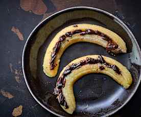 Cozer 4 bananas com chocolate