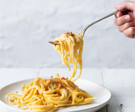 Spaghettis à la sauce au potiron et aux noisettes