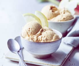 Rhabarber-Vanille-Karamell-Eis