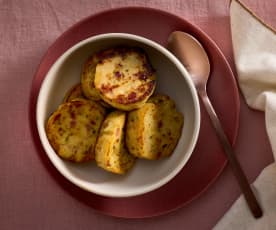 Serviettenknödel mit Speck und Zwiebeln