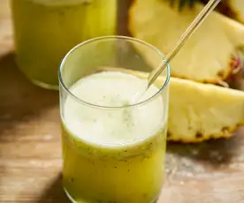 Suco de abacaxi com hortelã 