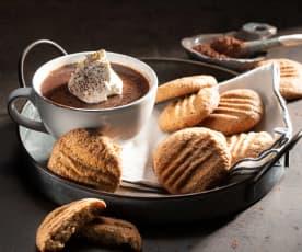 Biscoitos de gengibre com chocolate quente picante