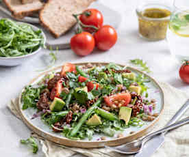 Sałatka z zielonej soczewicy, awokado i pomidorów