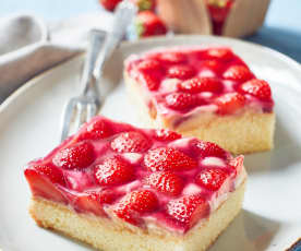 Erdbeer-Pudding-Blechkuchen
