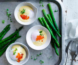 Poached eggs with hollandaise