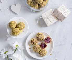 Kulki owsiane z burakiem i borówkami