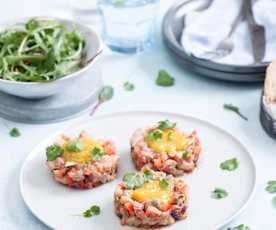 Tatar ze śledzia z kolendrą i mango