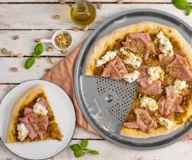 Pizza z mortadellą, pistacjami i burratą