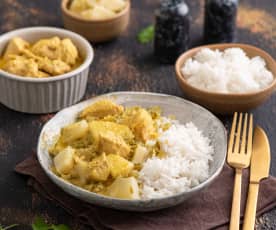 Curry z kurczakiem i ryżem gotowanym na parze