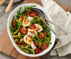 Asparagus salad with tomatoes and goat's cheese