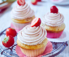 Erdbeer-Rhabarber-Cupcakes