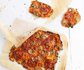 Piza sem fermento com chourição e cogumelos 