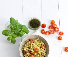 Salada de massa com atum e vinagrete de manjericão