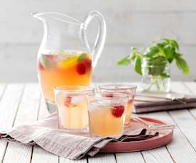 Sangria de framboesa e manjericão