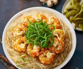 Chinese vermicelli with prawns and garlic sauce
