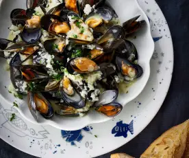 Mussels in white wine and cream sauce