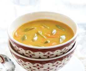 Sopa de feijão-verde e cenoura