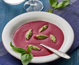 Rote-Bete-Suppe mit Kräuter-Grieß-Klößchen 