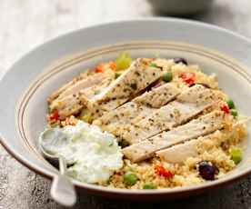 Cytrynowy kurczak z kaszą kuskus i cukiniowo-jogurtowym dipem