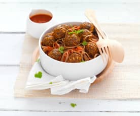 Nouilles à la sauce tomate et boulettes d'aubergine aux graines de chia