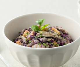 Salada de frango e camarão com couve 