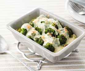 Gratinado de alho-francês, curgete e brócolos