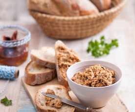 Pasta rybna z suszonymi pomidorami