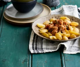 Borrego guisado com batatinha nova