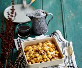 Gnocchi de batata com bacon, tomate e mozarela